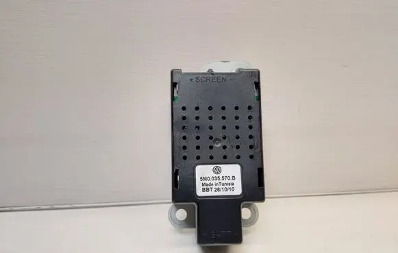 Volkswagen Golf VI Aerial antenna amplifier 5M0035570B