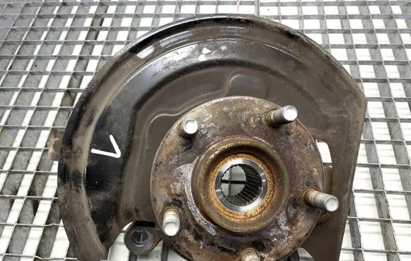 Nissan Qashqai Front wheel hub spindle knuckle