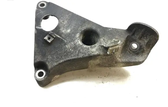 BMW 5 E60 E61 Engine mounting bracket 6777053 K3172
