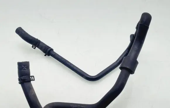 Volkswagen Touareg I Engine coolant pipe/hose 7L6121096E 7L6121065AC