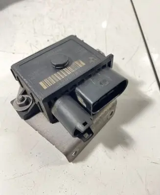 BMW 3 E90 E91 Glow plug pre-heat relay 779800005 0522120102 0004698174