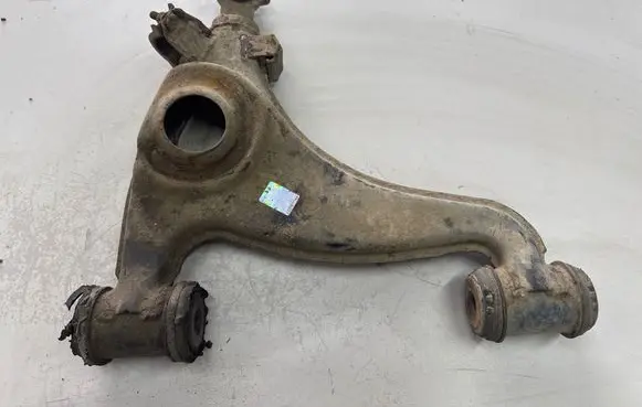 Mercedes-Benz E W124 Front lower control arm/wishbone EZD1B111164