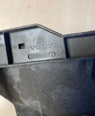 Volvo XC70 Front door exterior handle/bracket 30661072