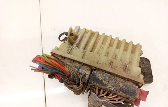 Opel Zafira A Coolant fan relay 9685401