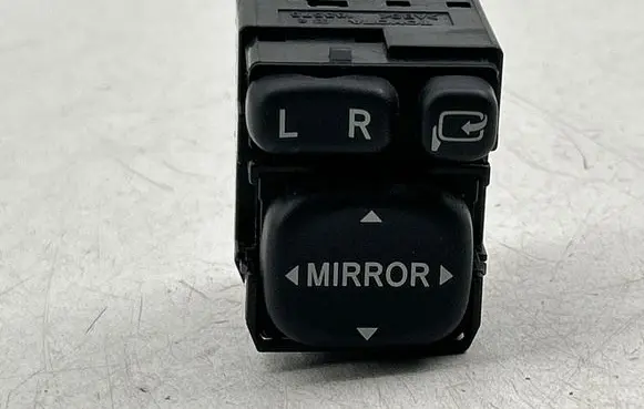 Toyota Avensis T250 Wing mirror switch 183575