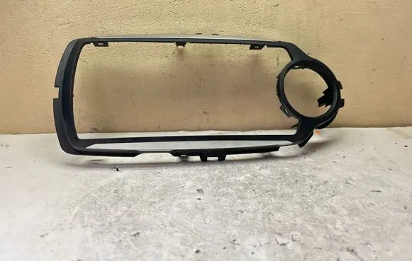Toyota Yaris Radio/GPS head unit trim 86451 0D030