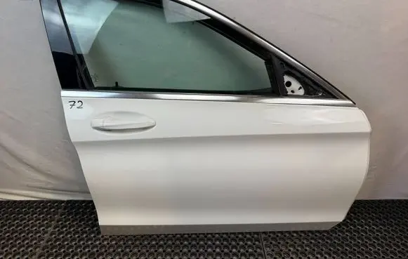 Mercedes-Benz C W205 Front door