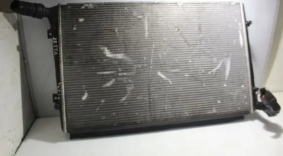 Volkswagen Jetta V Coolant radiator