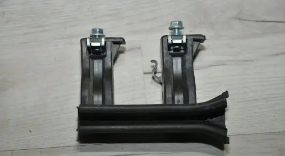 Peugeot Partner Front door windshield rail 