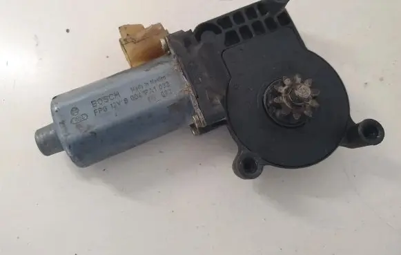 Mercedes-Benz ML W163 Front door window regulator motor 990407100