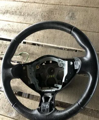 Nissan Juke I F15 Steering wheel