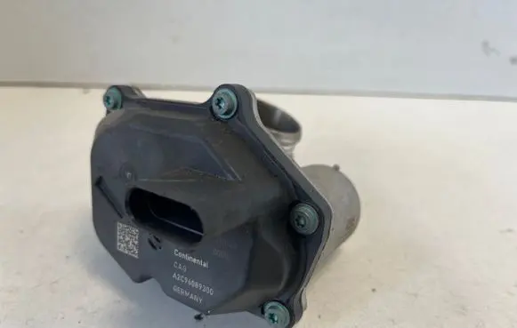 Volkswagen Tiguan EGR valve 04L131501M