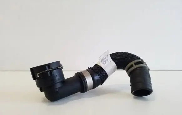 Land Rover Evoque II Engine coolant pipe/hose M8D218C429AA