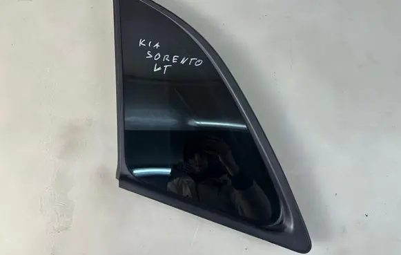 KIA Sorento Rear side window 87810-2P100