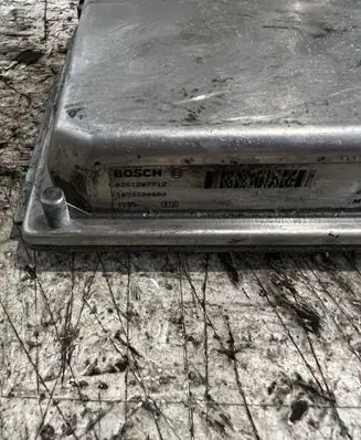 Volvo XC70 Engine control unit/module 0261207712 1039S00000