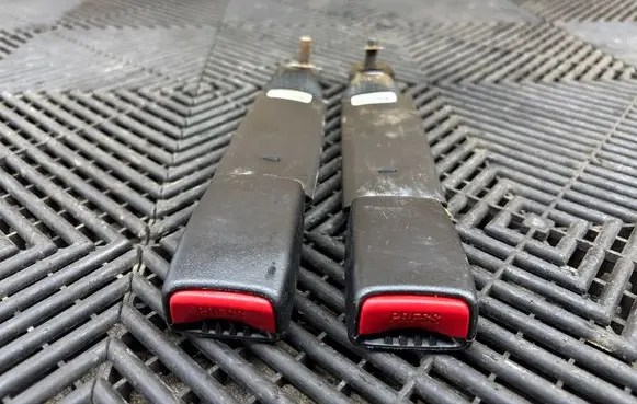 Ford Mustang VI Rear seatbelt buckle 634800091