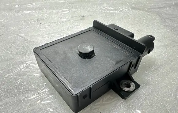 BMW 5 E60 E61 Glow plug pre-heat relay E2110022360