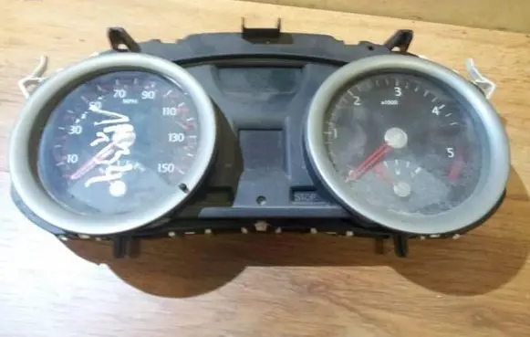 Speedometer (instrument cluster)
