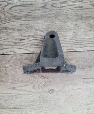 Opel Vivaro Engine mounting bracket 8200404276