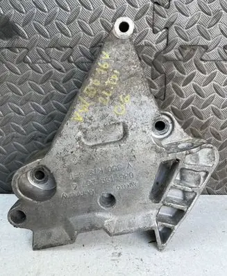 Volkswagen PASSAT B6 Engine mounting bracket 03G199207G