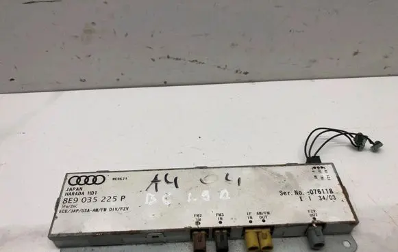 Audi A4 S4 B6 8E 8H Aerial antenna amplifier 8E9035225P