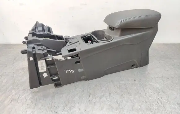 Ford Focus Center console BM51A045A06A 33077R FE2045NB11360588
