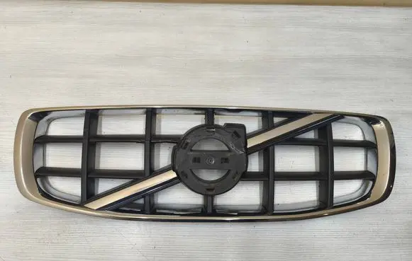Front bumper upper radiator grill