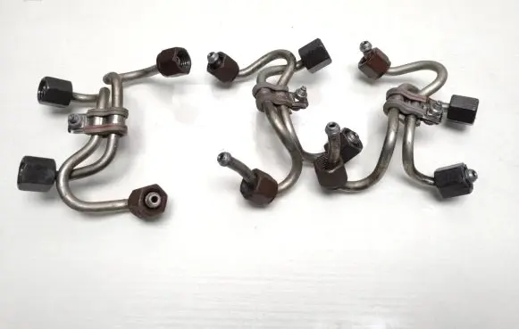 BMW 5 E60 E61 Fuel injector supply line/pipe 