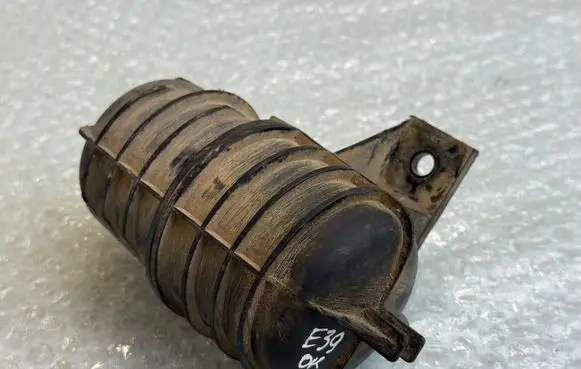 BMW 5 E39 Vacuum air tank 2247620 11652247620
