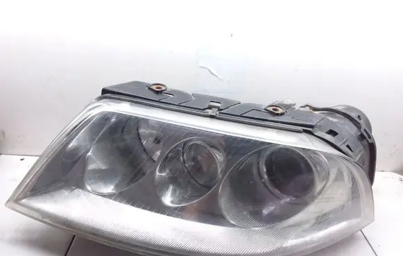 Volkswagen PASSAT B5 Headlight/headlamp 1EL00834007 15456301