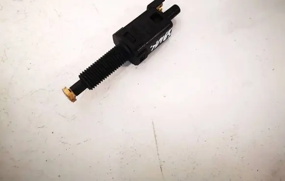 Volkswagen PASSAT B5.5 Brake pedal sensor switch 811907343B
