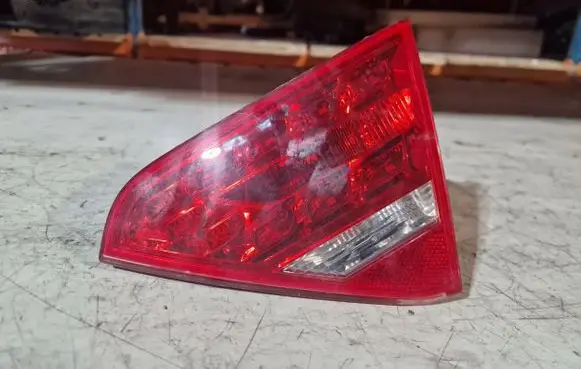Audi A5 8T 8F Tailgate rear/tail lights 8T0945094A