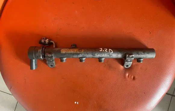 Mercedes-Benz E W211 Fuel main line pipe A6420700495 A6110780449