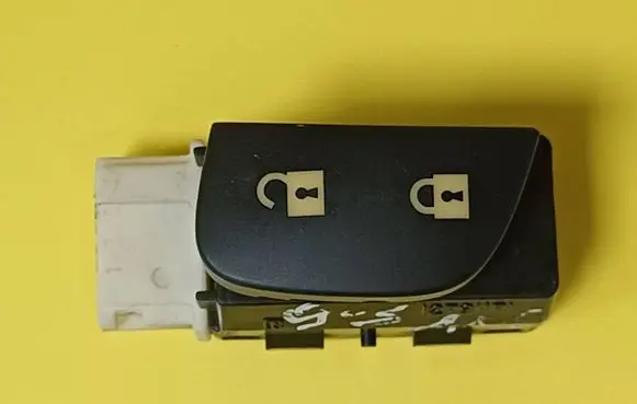 Saab 9-3 Ver1 Central locking switch button 12791171