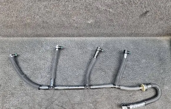 Volkswagen Golf VI Fuel return line/hose 03L130235P 03L130235AF