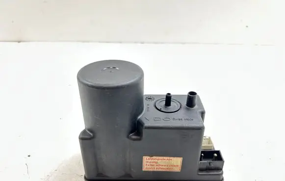 Audi A6 S6 C4 4A Central locking vacuum pump 4A0862257A