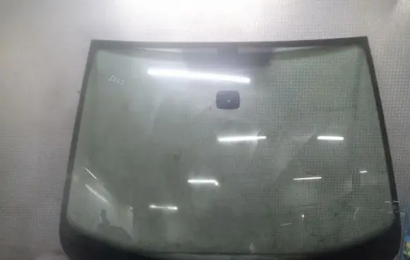Volkswagen Golf Plus Front windscreen/windshield window 