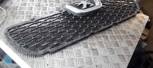 Peugeot Boxer Front bumper upper radiator grill 1306599070