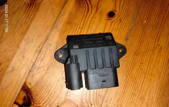 Mercedes-Benz C AMG W204 Glow plug pre-heat relay A6429002800 0522140210 11361020011