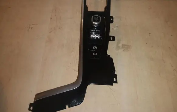 Engine start stop button switch