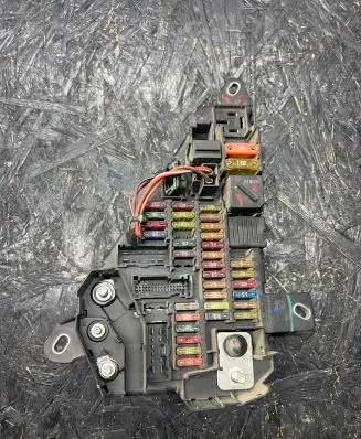 BMW 5 E60 E61 Fuse box set 6906588 041105