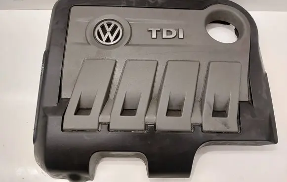 Volkswagen Touran II Engine cover (trim) 03G103925