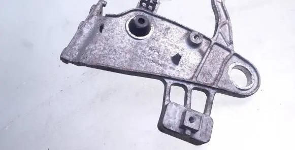 Mercedes-Benz E W212 Air filter cleaner box bracket assembly A6510900041 211420101