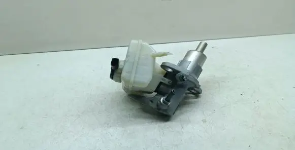 Master brake cylinder