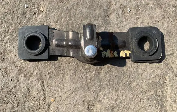 Volkswagen PASSAT B6 Loading door lock loop/hook striker 3C9827507