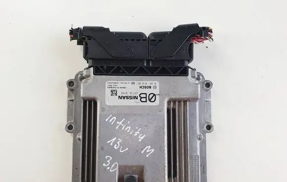 Infiniti M Y51 Engine control unit/module ECU 237101B98D 0281018021