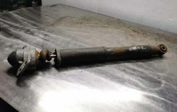 Skoda Octavia Mk2 (1Z) Rear shock absorber/damper