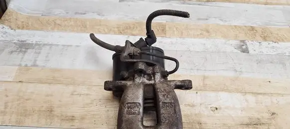 Volkswagen PASSAT B6 Rear brake caliper