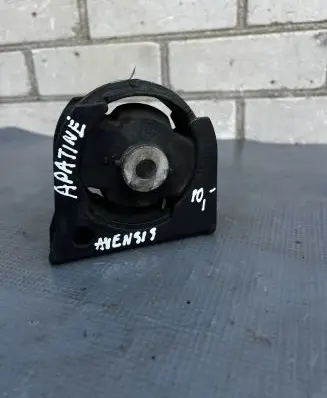 Toyota Avensis T270 Engine mount bracket