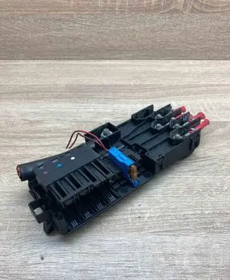 Mercedes-Benz E W211 Battery relay fuse 2115452301 1394841 1394842
